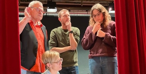 «Iär spilid ja sowisoo nur immer so ärnschti Stuck» – «Ich wott äifach chennä lachä»